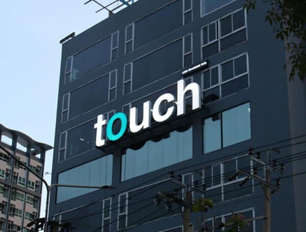 ผลงานออกแบบป้ายอักษรไฟออกหน้า Touch