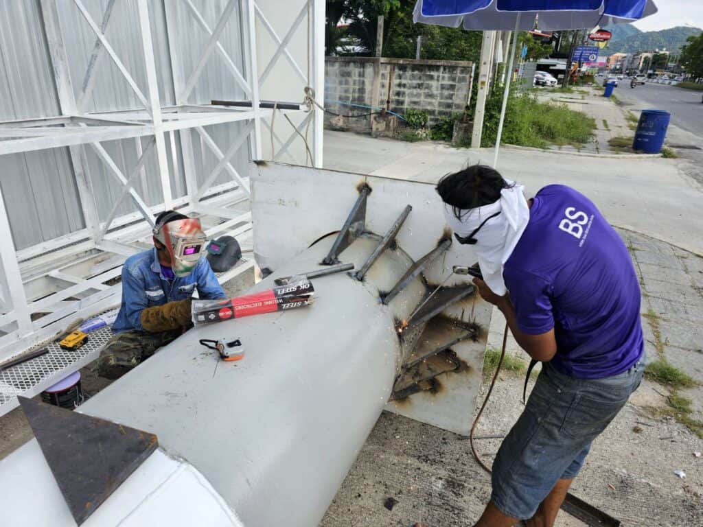ขั้นตอนการติดตั้งป้าย Billboard ของบริษัทที่มีความเป็นมืออาชีพ