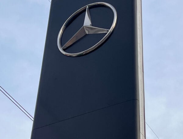 ผลงานป้ายโชว์รูม Mercedes Benz
