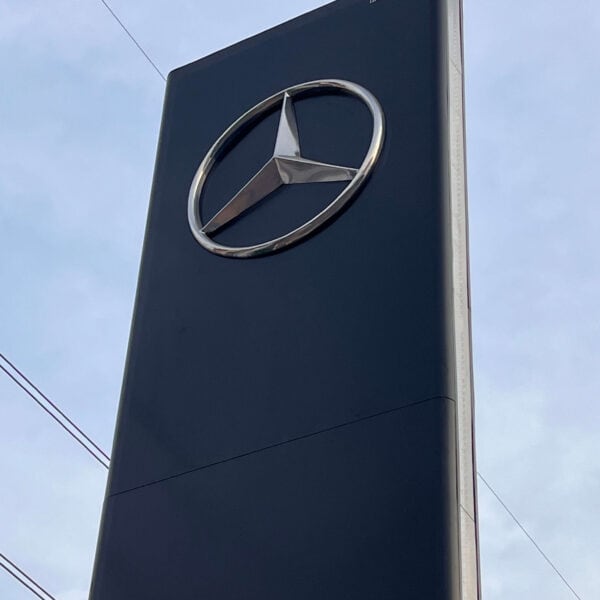 ผลงานป้ายโชว์รูม Mercedes Benz | thebrothersign