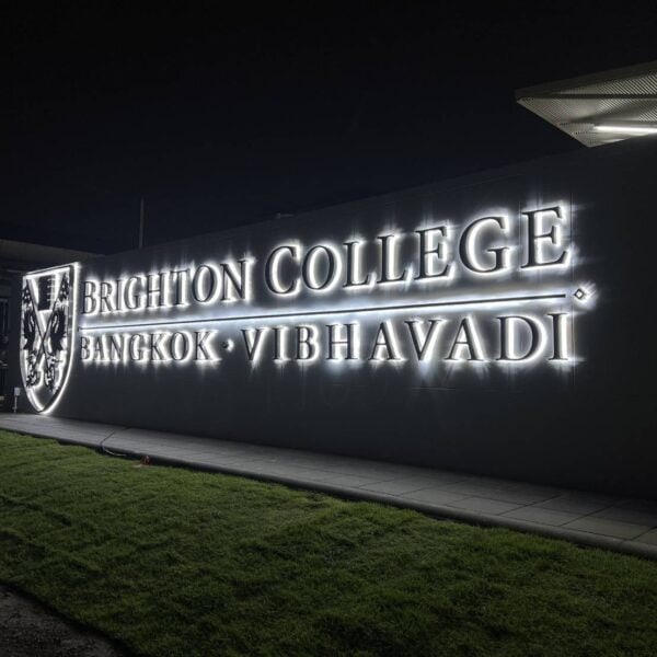 ผลงานออกแบบป้ายติดอาคาร BRIGHTON COLLEGE BANGKOK VIBHAVADI