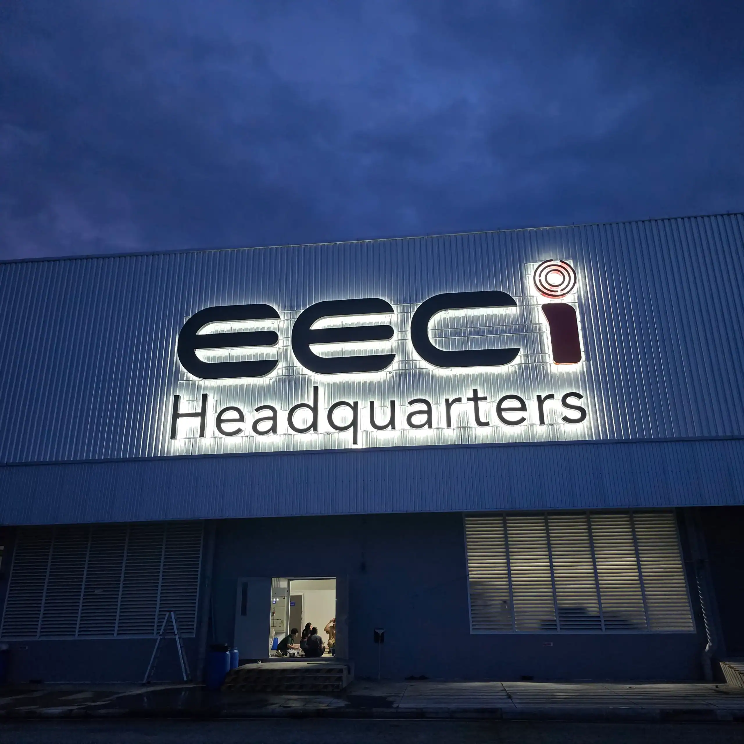 ผลงานป้ายติดอาคาร ผลงาน EECi LOGO